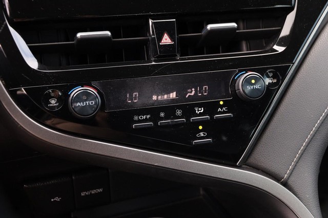 Toyota Camry Vehicle Image 18