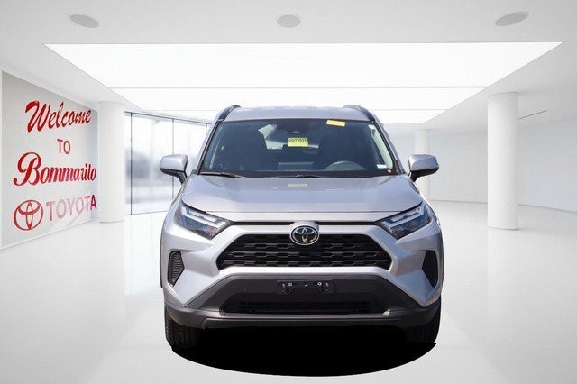 Toyota RAV4 Vehicle Full-screen Gallery Image 4