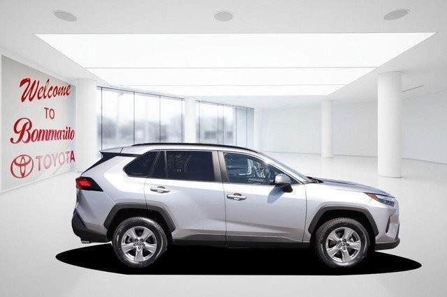 Toyota RAV4 Vehicle Full-screen Gallery Image 5