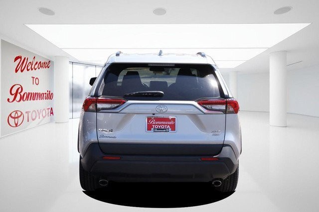 Toyota RAV4 Vehicle Full-screen Gallery Image 6