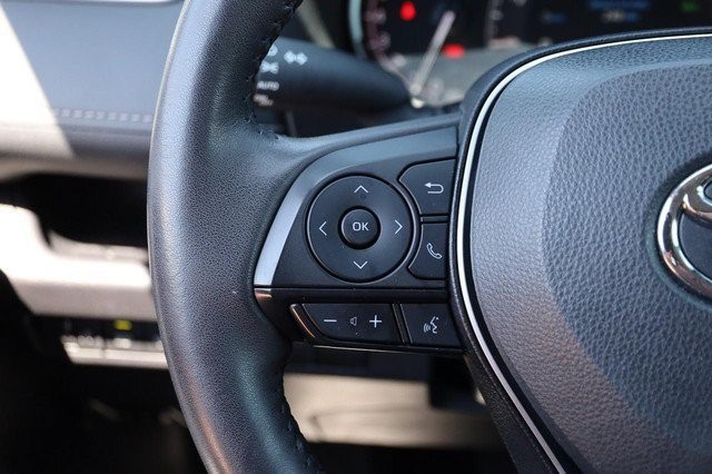 Toyota RAV4 Vehicle Full-screen Gallery Image 11
