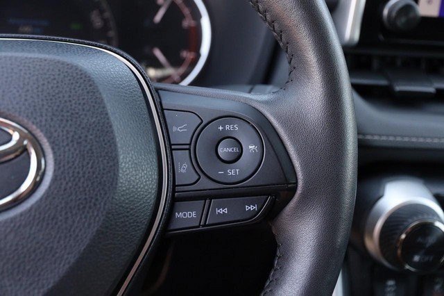 Toyota RAV4 Vehicle Full-screen Gallery Image 12