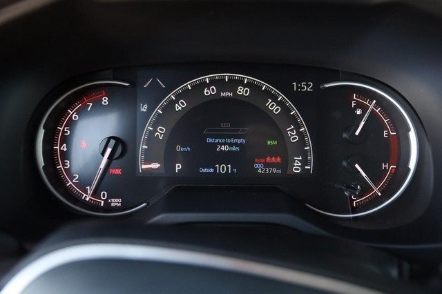 Toyota RAV4 Vehicle Full-screen Gallery Image 13