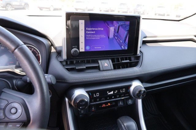 Toyota RAV4 Vehicle Full-screen Gallery Image 14