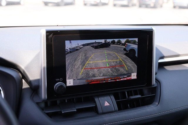 Toyota RAV4 Vehicle Full-screen Gallery Image 16