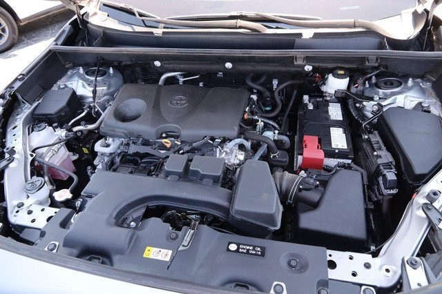 Toyota RAV4 Vehicle Full-screen Gallery Image 26