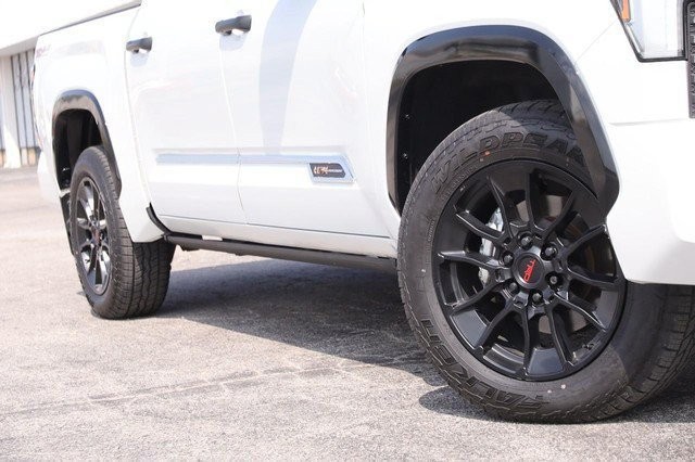 Toyota Tundra 4WD Vehicle Image 03