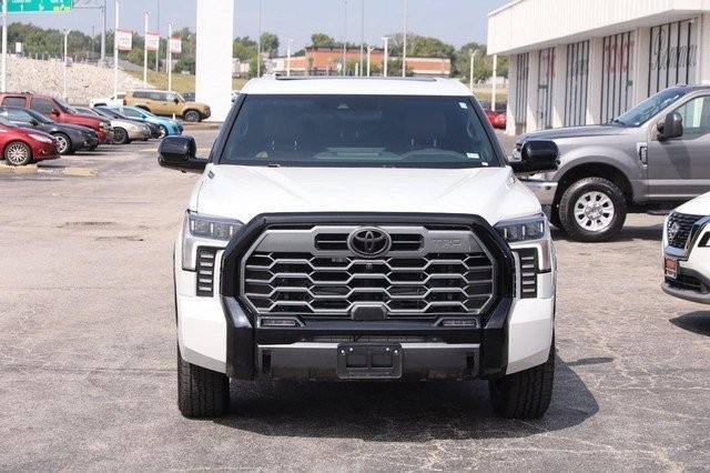 Toyota Tundra 4WD Vehicle Image 04