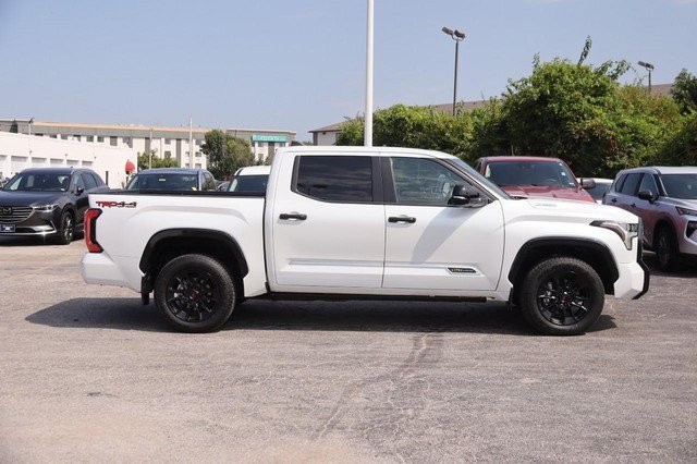 Toyota Tundra 4WD Vehicle Image 05