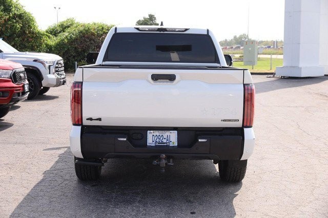 Toyota Tundra 4WD Vehicle Image 06