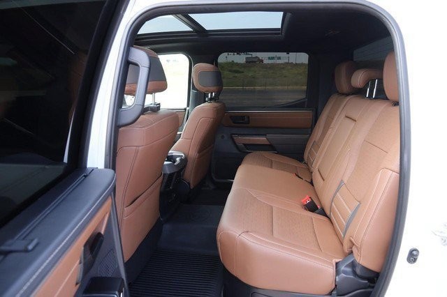 Toyota Tundra 4WD Vehicle Image 09