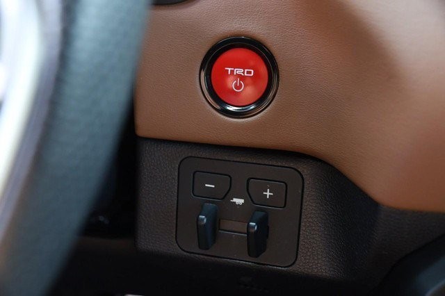 Toyota Tundra 4WD Vehicle Image 15
