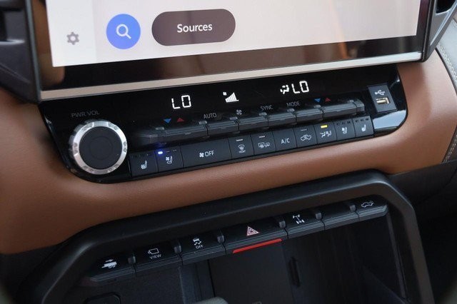 Toyota Tundra 4WD Vehicle Image 17