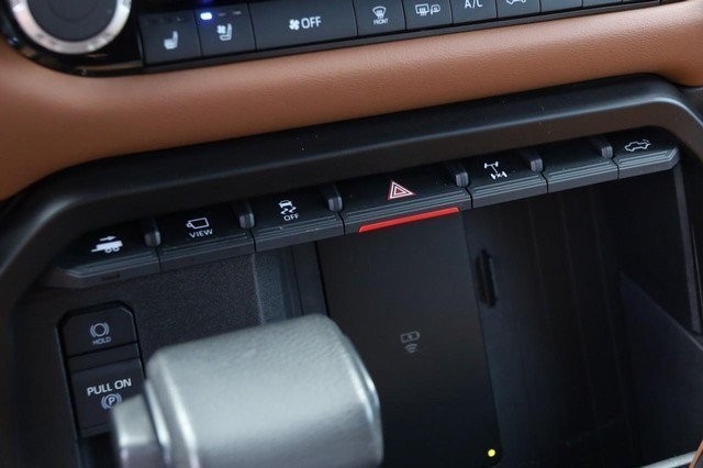 Toyota Tundra 4WD Vehicle Image 19