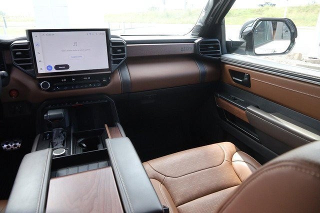 Toyota Tundra 4WD Vehicle Image 27