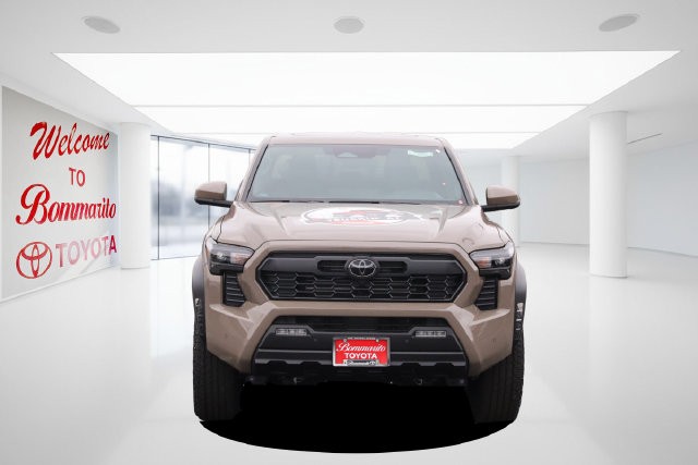 Toyota Tacoma 4WD Vehicle Full-screen Gallery Image 4