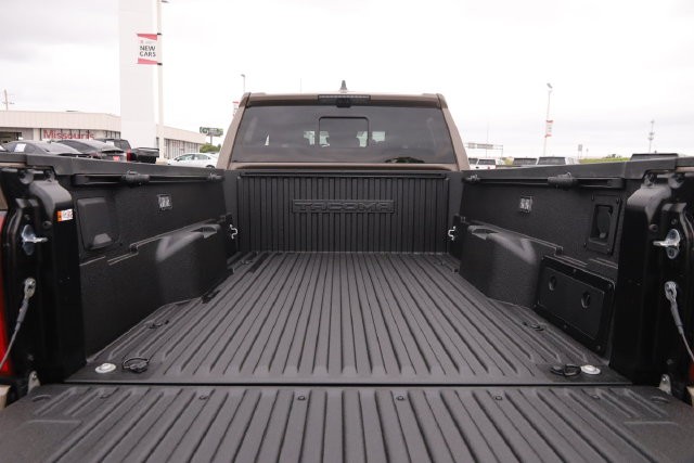 Toyota Tacoma 4WD Vehicle Full-screen Gallery Image 7
