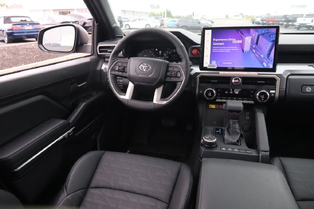 Toyota Tacoma 4WD Vehicle Full-screen Gallery Image 11