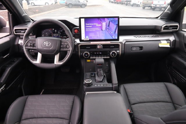 Toyota Tacoma 4WD Vehicle Full-screen Gallery Image 12