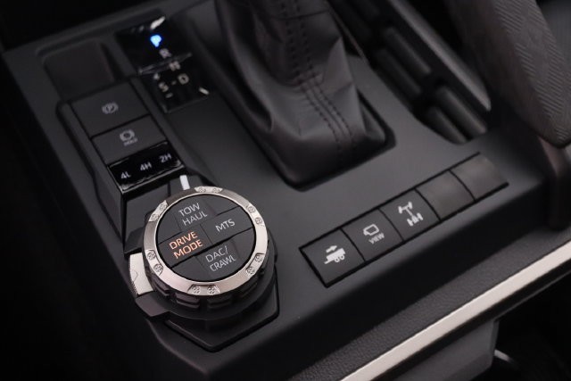 Toyota Tacoma 4WD Vehicle Full-screen Gallery Image 15