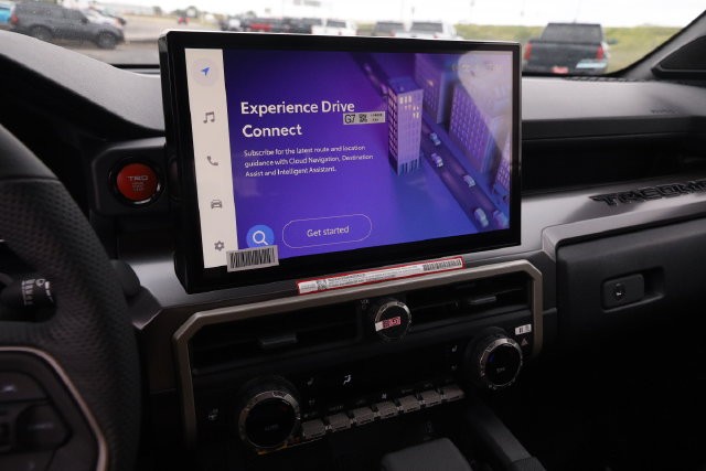 Toyota Tacoma 4WD Vehicle Full-screen Gallery Image 20