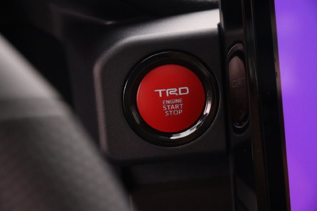 Toyota Tacoma 4WD Vehicle Full-screen Gallery Image 22