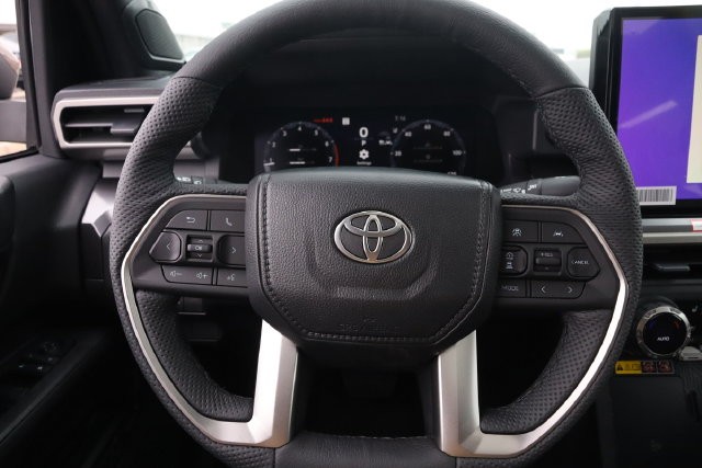 Toyota Tacoma 4WD Vehicle Full-screen Gallery Image 26