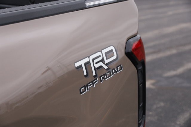 Toyota Tacoma 4WD Vehicle Full-screen Gallery Image 30