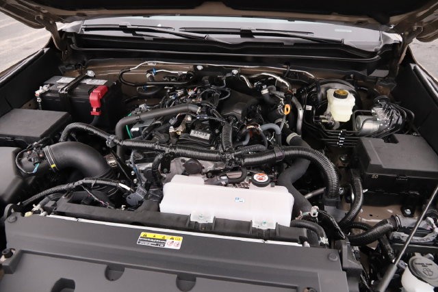 Toyota Tacoma 4WD Vehicle Full-screen Gallery Image 31