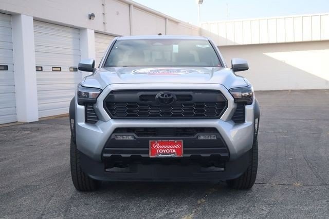 Toyota Tacoma 4WD Vehicle Image 03