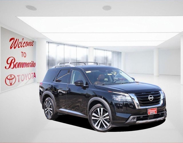 Nissan Pathfinder Vehicle Full-screen Gallery Image 2