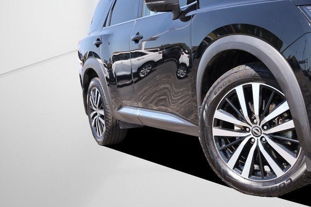 Nissan Pathfinder Vehicle Full-screen Gallery Image 3