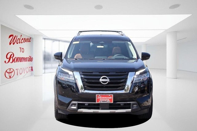 Nissan Pathfinder Vehicle Full-screen Gallery Image 4
