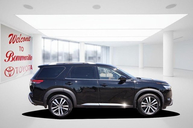Nissan Pathfinder Vehicle Full-screen Gallery Image 5