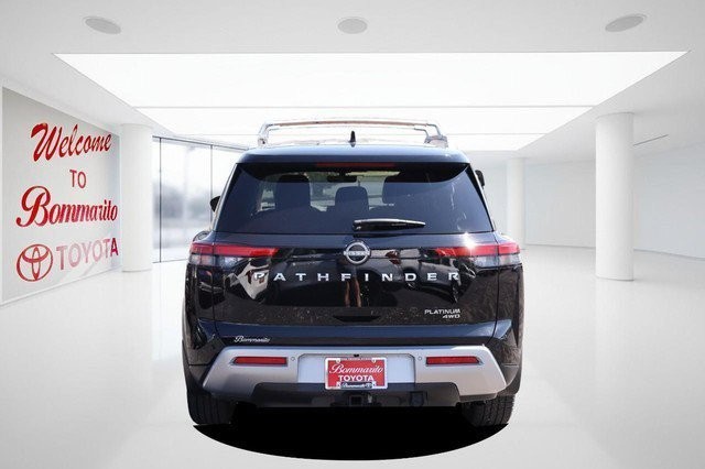 Nissan Pathfinder Vehicle Full-screen Gallery Image 6