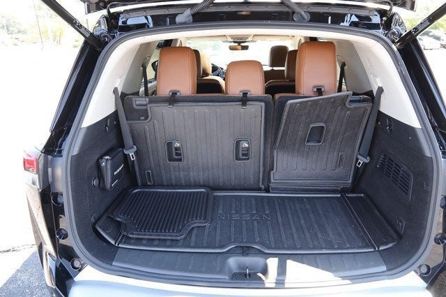 Nissan Pathfinder Vehicle Full-screen Gallery Image 7