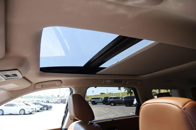 Nissan Pathfinder Vehicle Full-screen Gallery Image 9