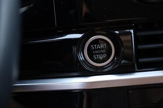Nissan Pathfinder Vehicle Full-screen Gallery Image 17