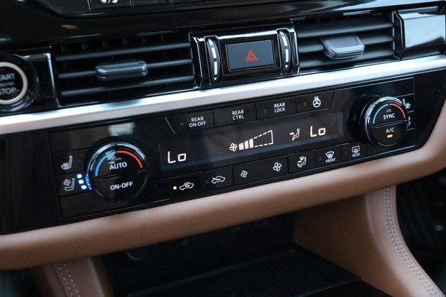 Nissan Pathfinder Vehicle Full-screen Gallery Image 21