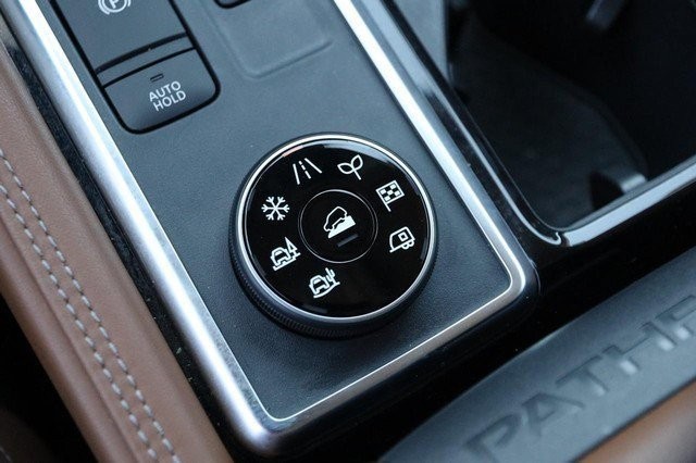 Nissan Pathfinder Vehicle Full-screen Gallery Image 22