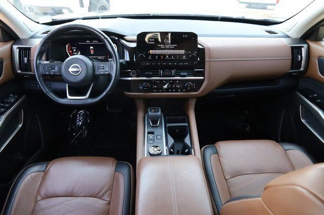 Nissan Pathfinder Vehicle Full-screen Gallery Image 24