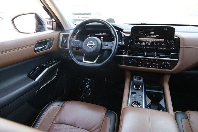 Nissan Pathfinder Vehicle Full-screen Gallery Image 25