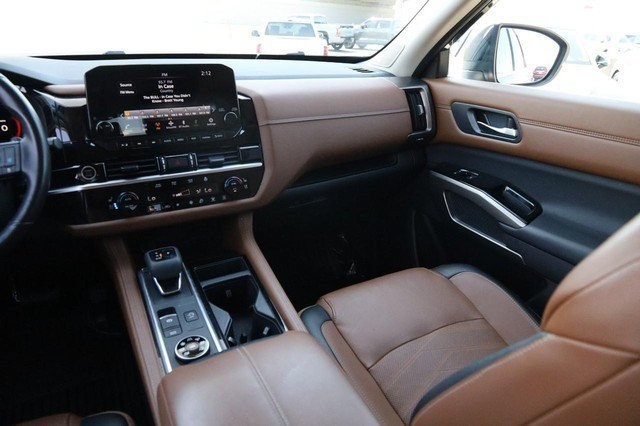 Nissan Pathfinder Vehicle Full-screen Gallery Image 28
