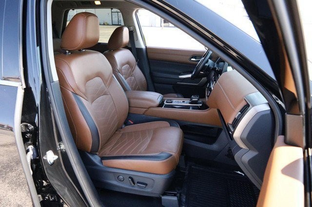 Nissan Pathfinder Vehicle Full-screen Gallery Image 29