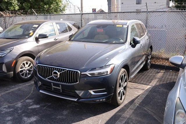 Volvo XC60 Vehicle Full-screen Gallery Image 4