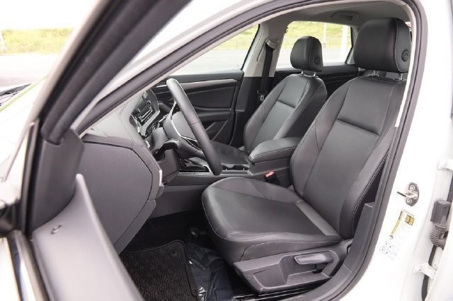 Volkswagen Jetta Vehicle Image 09