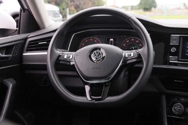 Volkswagen Jetta Vehicle Image 24