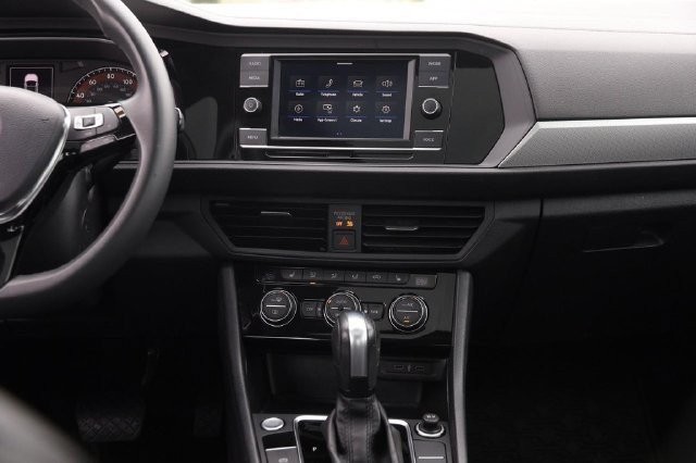 Volkswagen Jetta Vehicle Image 25