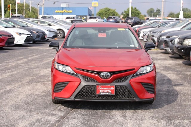Toyota Camry Vehicle Full-screen Gallery Image 4