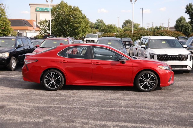 Toyota Camry Vehicle Full-screen Gallery Image 5